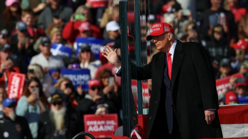 Donald Trump criticizes Democrats as presidential race enters final stage