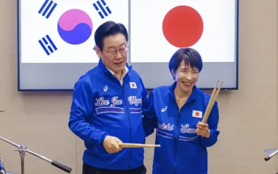 Japanese and South Korean leaders jam to K-pop hits at a summit
