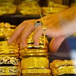 Pakistan gold prices surge to historic peak