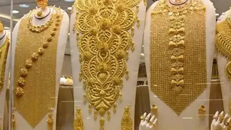 Gold prices decline