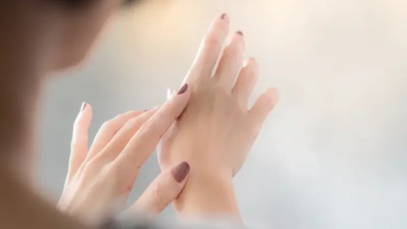 Tips to revive dull skin on hands this winter