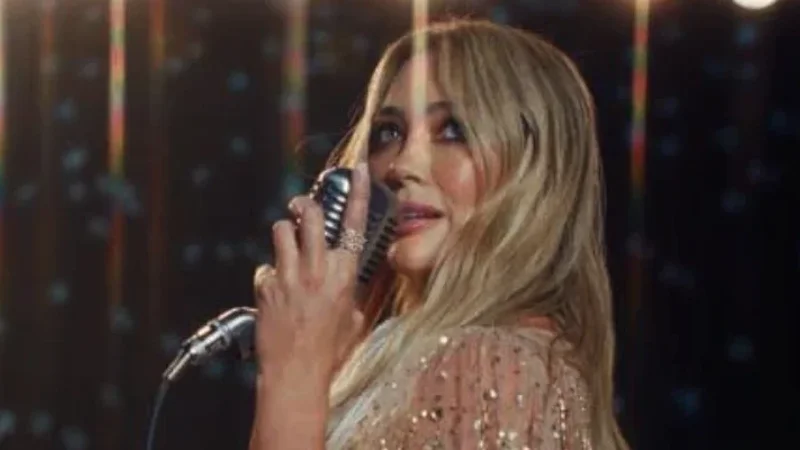 Hilary Duff makes triumphant
