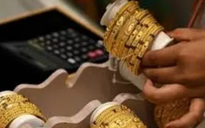 Gold hits historic high as prices exceed Rs500, 000 per tola