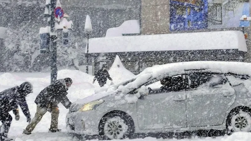 Snowfall and traffic disruptions