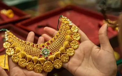 Gold prices jump again, per tola rate crosses Rs572, 000