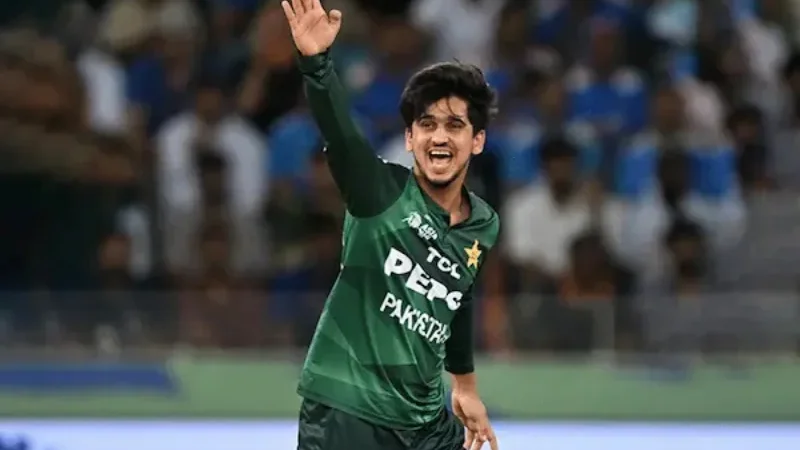 Saim Ayub back