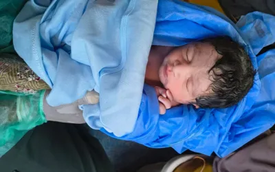 Woman gives birth to baby girl on moving train in Karachi