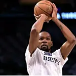 Kevin Durant draws attention after allegedly confronting fan online
