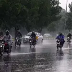 Scattered showers expected today as westerly winds sweep Karachi