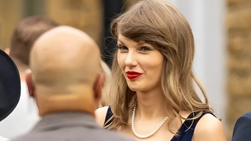 Taylor Swift's new shorter haircut breaks social media at UK wedding