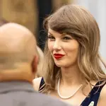 Taylor Swift’s new shorter haircut breaks social media at UK wedding
