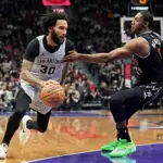 Spurs extend winning streak as Durant reaches historic milestone