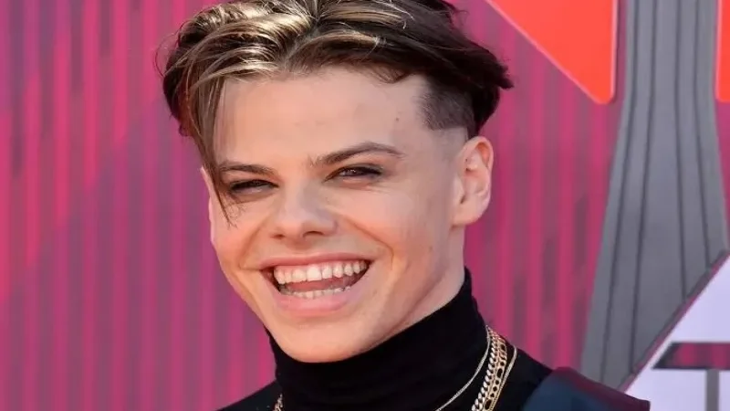 Yungblud shares concert plans with fans after latest leg injury