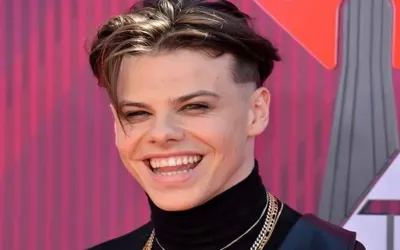 Yungblud shares concert plans with fans after latest leg injury