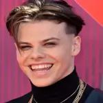 Yungblud shares concert plans with fans after latest leg injury