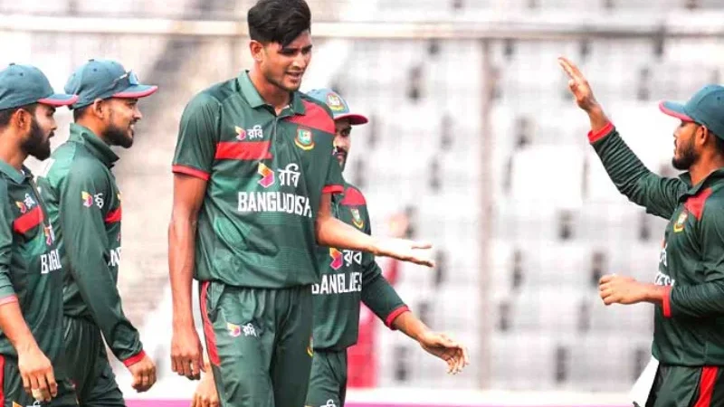 Pakistan suffer crushing