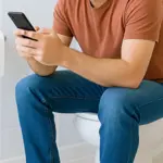 Smartphone use during toilet time raises risk of painful condition