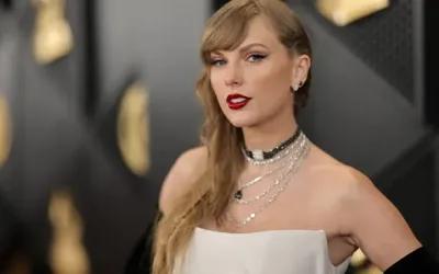 Taylor Swift delights fans with performance at intimate Grammys event