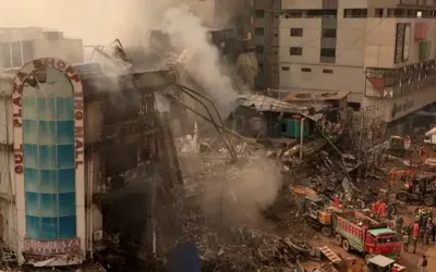 Fire erupts again at Karachi's blaze-damaged Gul Plaza