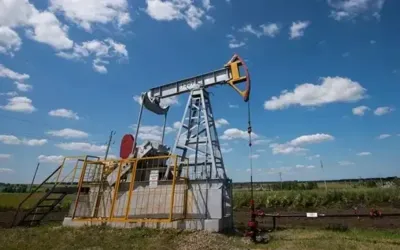 Oil prices drop more than 5pc after Trump sends peace plan