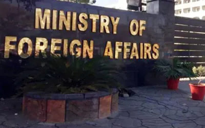 Pakistan steps up Iran mediation with key FM visits