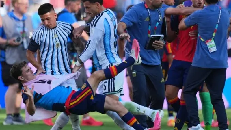 FIFA bans Argentina players after post-World Cup final clash - Argentina, FIFA, Leandro Paredes, players
