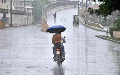 Karachi braces as heavy rain and gusty winds strike