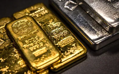 Gold prices rise again, silver declines
