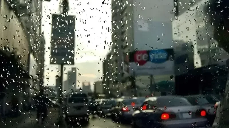 Pleasant weather grips Karachi as cloudy skies bring chances of drizzle
