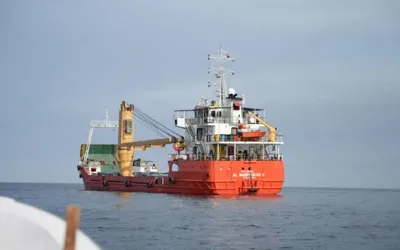 Iran closes Strait of Hormuz again over blockade of its ports