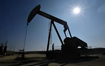 Oil surges over 6% as US-Iran tensions threaten Hormuz ceasefire