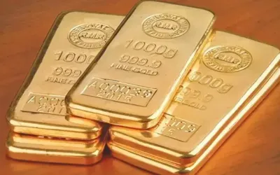 Gold prices fall by Rs. 4,900 per tola in Pakistan