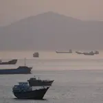 Tensions surge in Gulf as US–Iran clash escalates around Strait of Hormuz