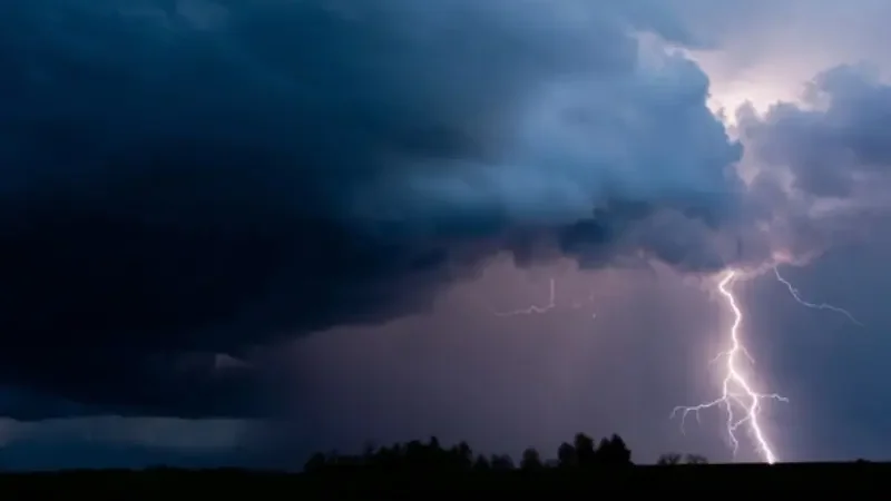 Dust and thunderstorms with rain forecast for different parts of Pakistan