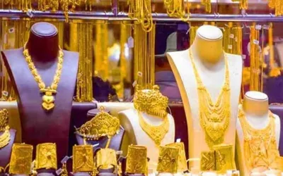 Gold prices surge in global and local markets
