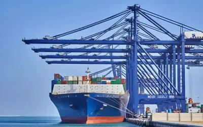Pakistan invites Kuwait to invest in ports, energy logistics projects