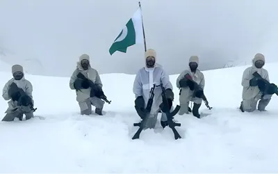 Pak Army troops in Siachen extend Eid greetings from world’s highest battlefield