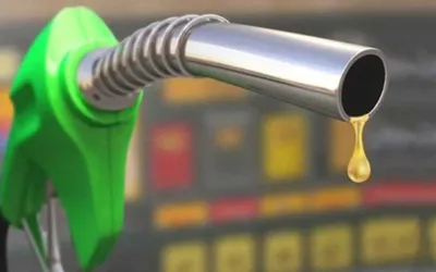 Federal govt announces Rs22 per litre cut in petrol, diesel prices
