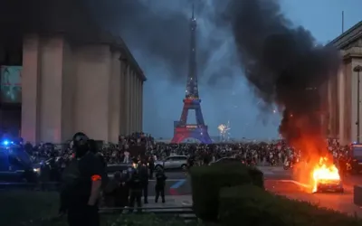 Paris streets packed with PSG fans, amid clashes with police and arrests