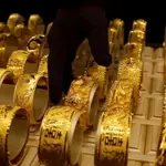Gold prices decline in Pakistan as silver rates rise