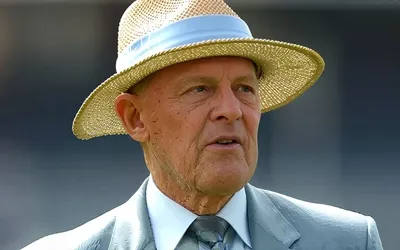Geoffrey Boycott criticizes England over second Ashes Test defeat