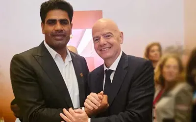 Arshad Nadeem breaks boundaries, meets FIFA’s president