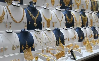 Gold price slumps by Rs5,000 per tola across Pakistan