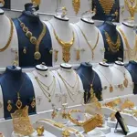 Gold price slumps by Rs5,000 per tola across Pakistan
