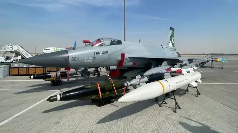 JF-17 Thunder Block-III Shines at Dubai Airshow 2025