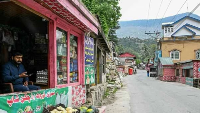 Life returns to normal in Azad Kashmir as markets reopen