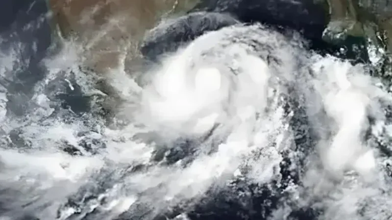 Cyclone Shakti intensifies, now 390 km southwest of Karachi
