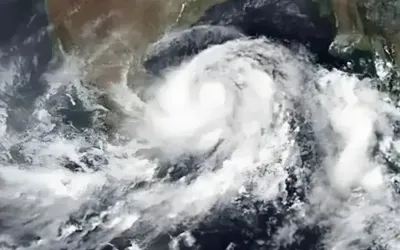 Cyclone Shakti intensifies, now 390 km southwest of Karachi