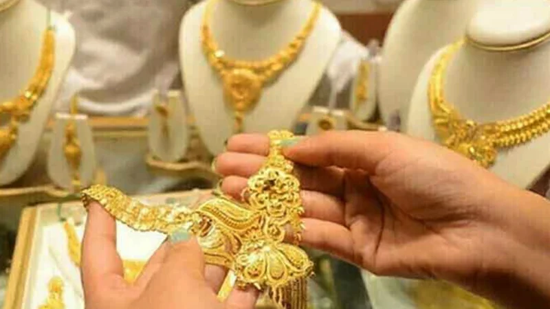Gold prices surge again in global and local markets