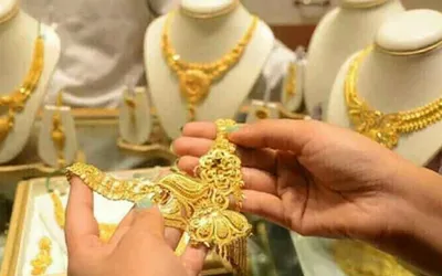 Gold prices surge again in global and local markets